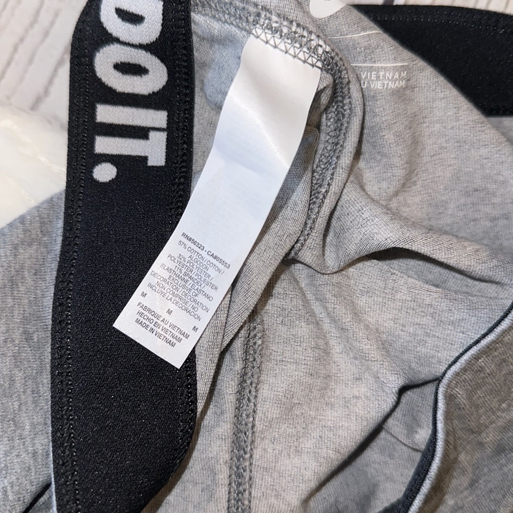 Nike Gray Cropped Capri Leggings Stretch Pants Size Medium - Picture 5 of 10